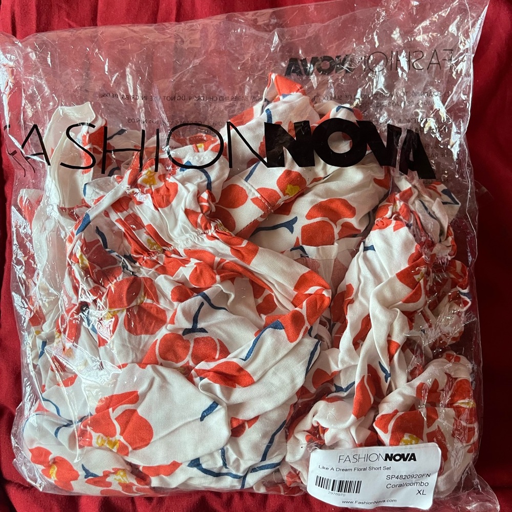 High Waist White Floral Shorts - Picture 4 of 4